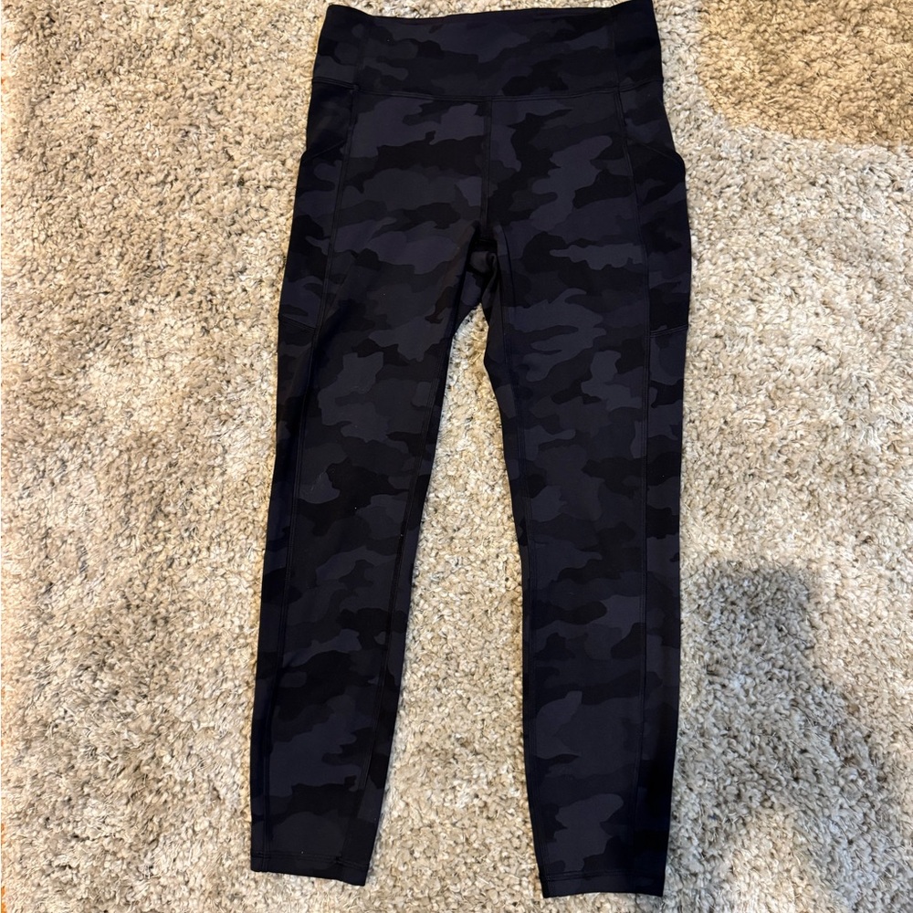 Lululemon Black Camo Leggings Womens sz 8